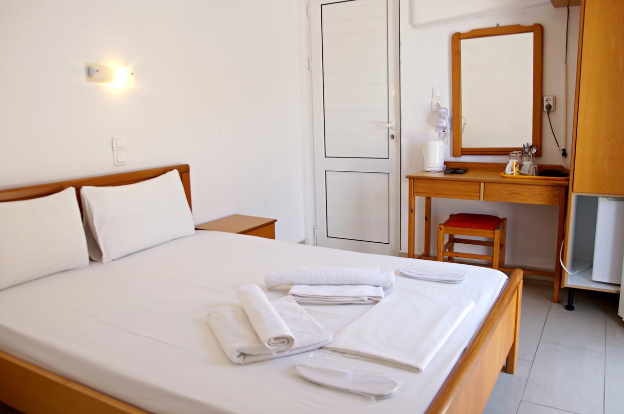 Madares Hotell Loutró Eksteriør bilde